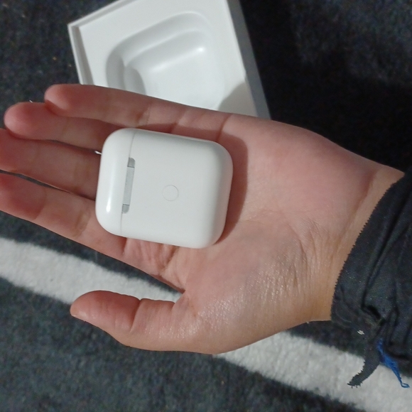 Air pods - Picture 3 of 3
